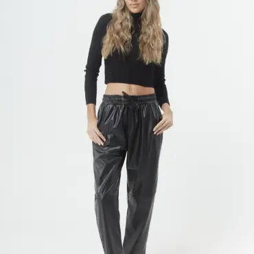 Pantalon cuerina con cordòn